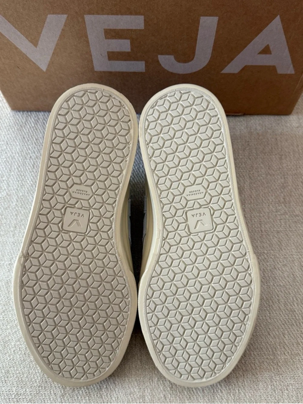 NIB Veja Recife Leather Sneakers EU 36 / US 5 Extra White Steel Velcro